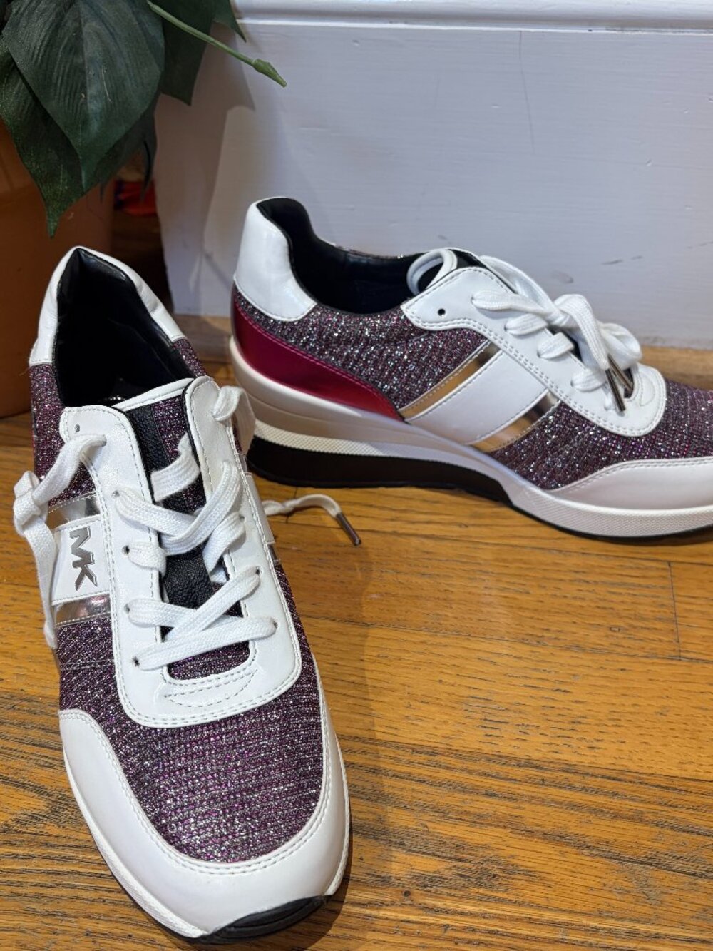 Michael Kors Mabel Trainer sneakers Size 8.5 Glitter Tag still on bottom